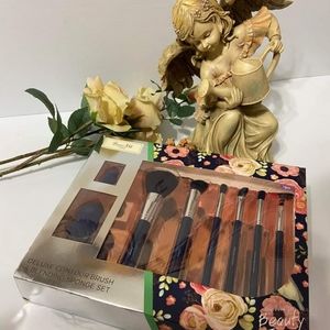 Deluxe contour brushes and blendeingsponge sets
